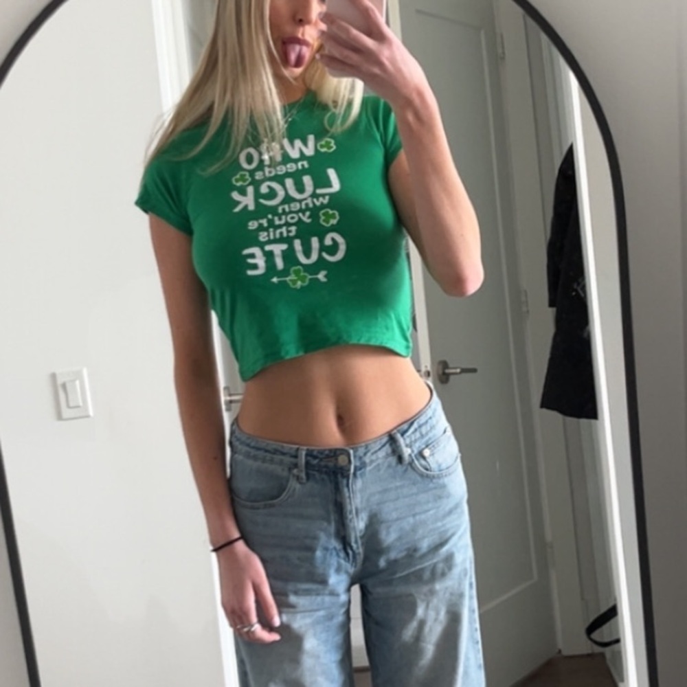 St Patrick’s Day Green Lucky Graphic Baby Tee Cropped T Shirt Shamrock, Size XS